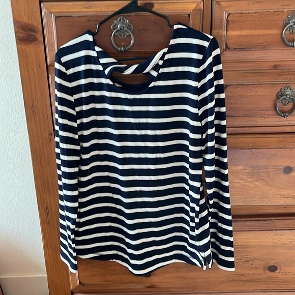 T By Talbots Women’s Black And Cream Striped Top Size Large NWOT - Picture 2 of 6